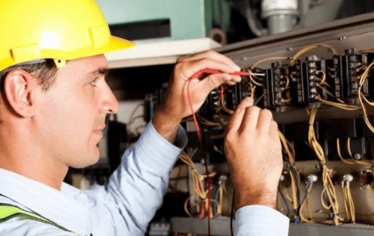 Fuentes de alimentación ininterrumpida para proteger equipos críticos.